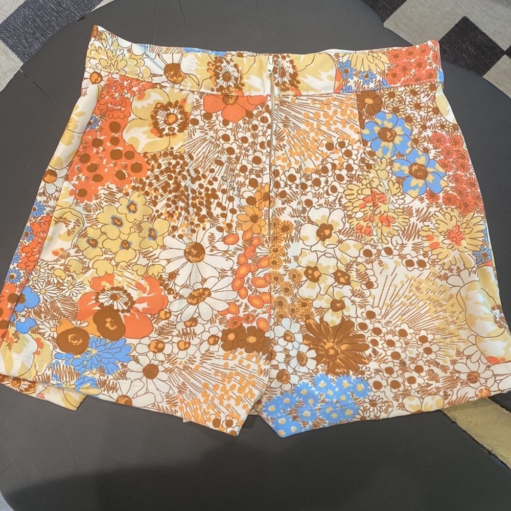Originality Kids Floral printed back zip Skort with bottom front detail - size M - Picture 5 of 8